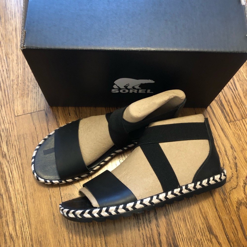 Sorel Black and Tan Sandals